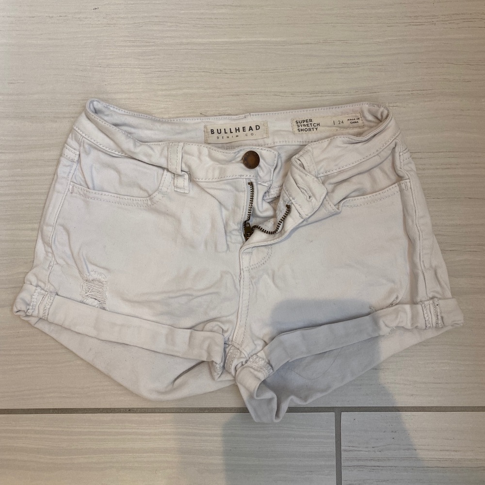 Bullhead white jean shorts size 24
